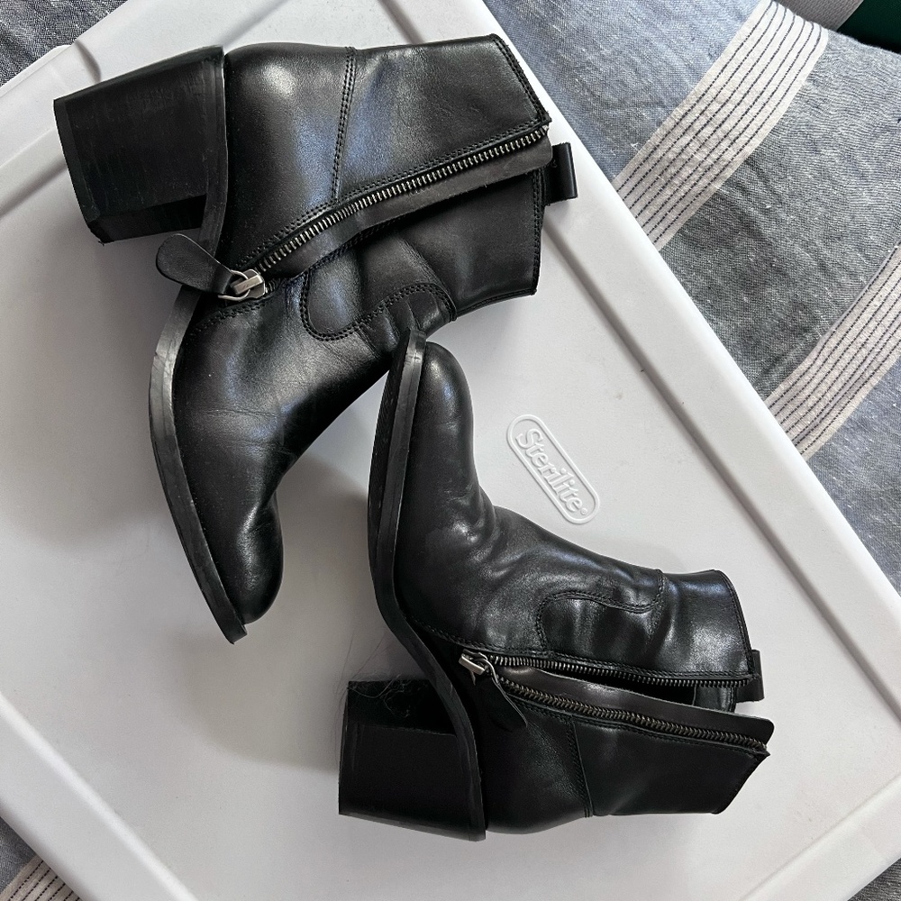 DNA boots